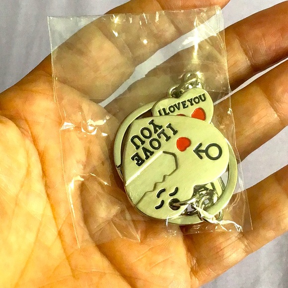 NWT. Keychain for Romantic Couple.Silver Tone Key Ring  Heart/Key Keychain. - Picture 11 of 12